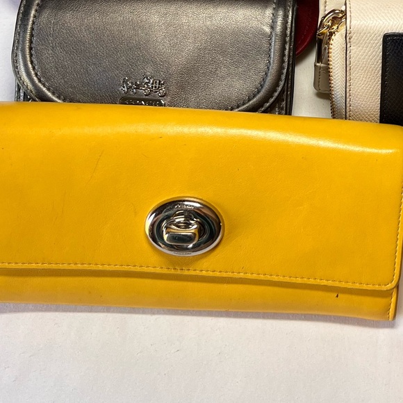 Coach Turnlock Full size wallet - Picture 1 of 4
